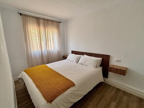2 bedrooms, iron/ironing board, WiFi, bed sheets - Vacation on the beach, with private pool and garden. Ideal for families :) (Mas Pinell)