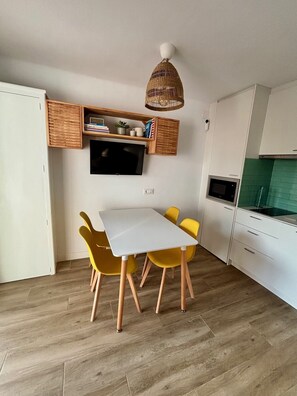 Dining - Vacation on the beach, with private pool and garden. Ideal for families :) (Mas Pinell)