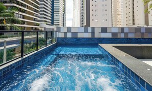 基础公寓 | 泳池 | 室外游泳池