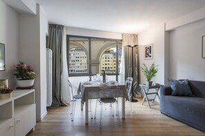 TV - Vasari Apartment next to Pontevecchio (Firenze)