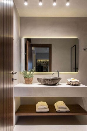 Bathroom - Almiros Sand Apartments (Agios Nikolaos)