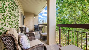 Terrace/patio - Boutique Riverside Condo by Dollywood|Sleeps 6|Elevator |3 King Bds & Baths (Pigeon Forge)