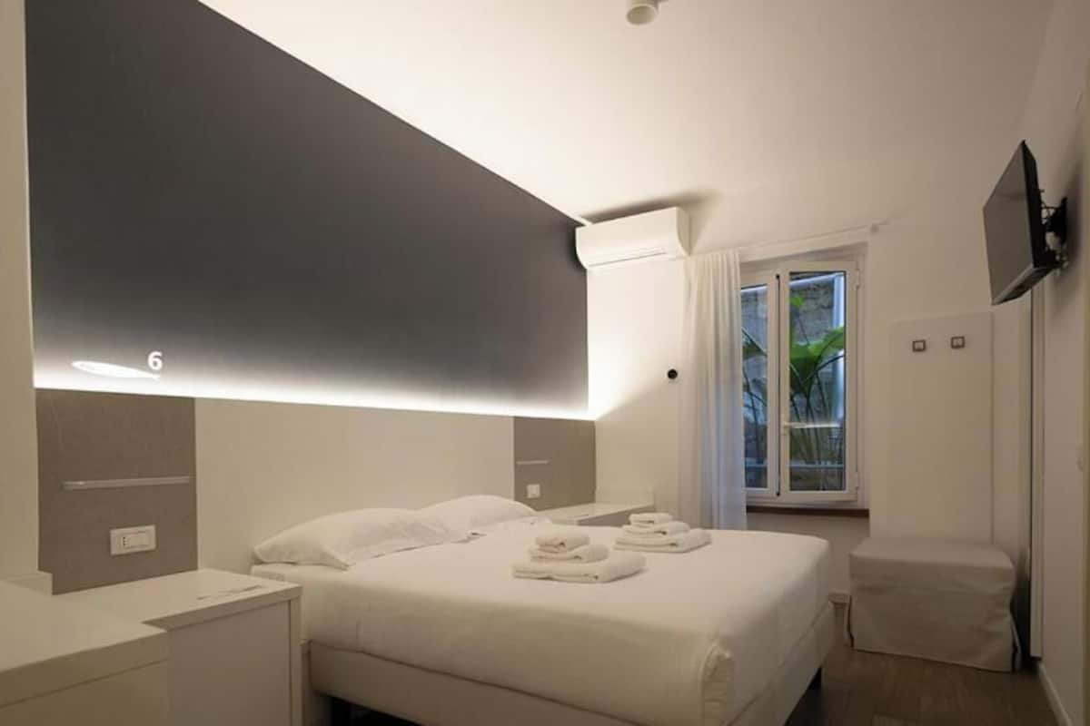 Standard Double Room | Free WiFi, bed sheets