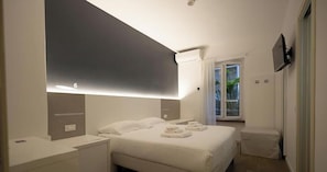 Standard Double Room | Free WiFi, bed sheets - Albergo Augusta (Camogli)