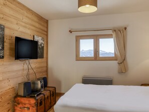 5 bedrooms, free WiFi - Spacious chalet in Bisanne 1500 with WIFI and stunning view (Villard-sur-Doron)