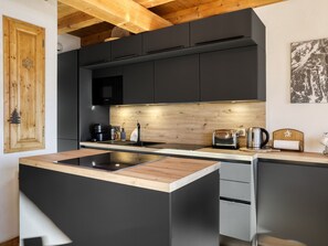 Kühlschrank, Mikrowelle, Geschirrspüler