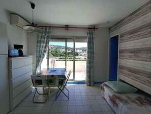 Interior - Studio with air conditioning and parking, close to the beach (Sète)