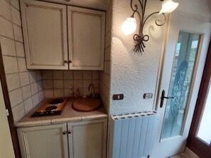 Fridge, microwave, coffee/tea maker - Studio for couple, 2 ppl, ski-in, center, elevator (Les Deux Alpes)