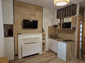 Microwave, oven, coffee/tea maker - Cozy 17m² studio, near cable car, 2/4 pers, parking (Cauterets)