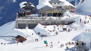 A ski resort with a large building labeled "CAUTERETS" and a ski lift. - Cozy 17m² studio, near cable car, 2/4 pers, parking (Cauterets)