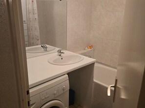 Bathroom - 3-room apartment, sleeps 6, parking, south balcony in Valloire (Valloire)