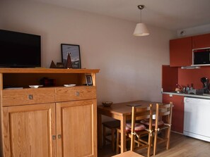 Dining - South-facing studio with parking in Font-Romeu (Font-Romeu-Odeillo-Via)