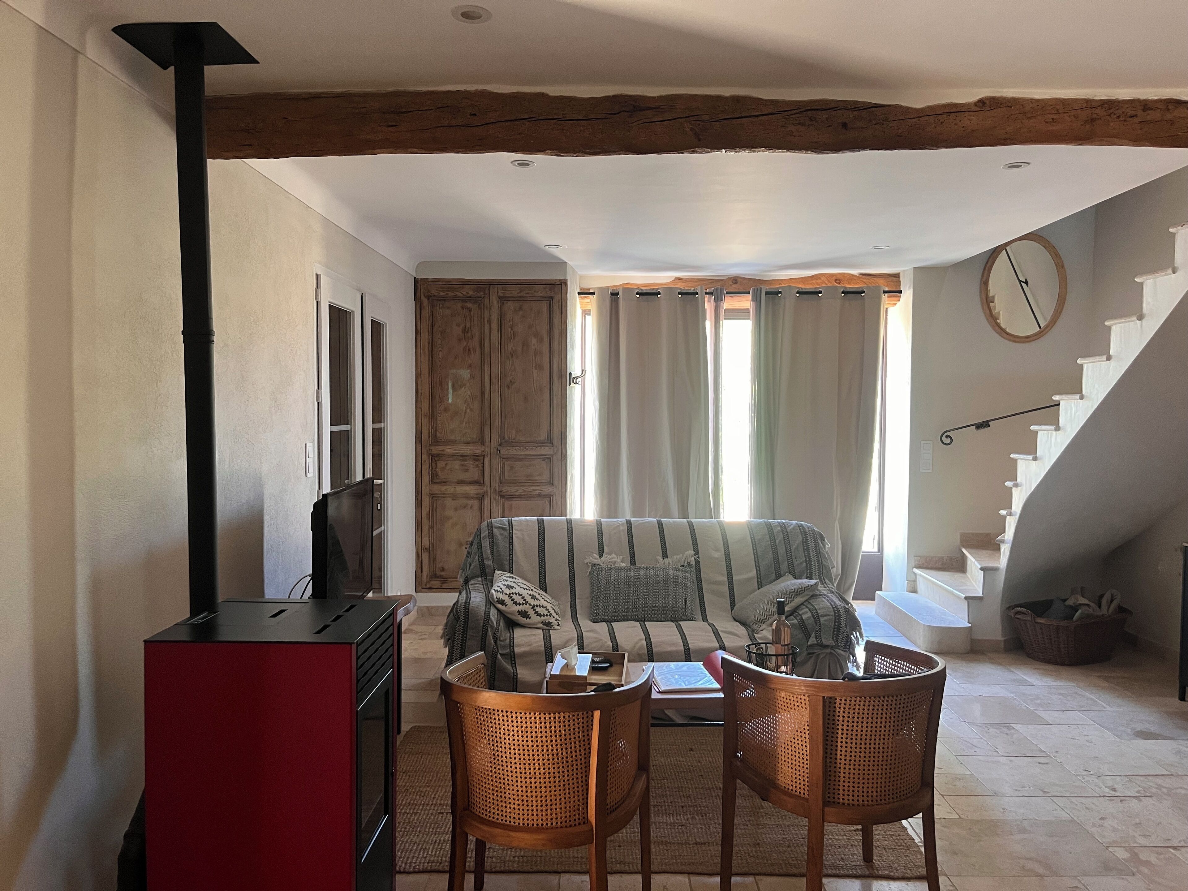 TV connectée, baby-foot, livres