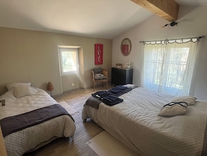Iron/ironing board, WiFi, bed sheets - Country house in the heart of vineyards and olive groves (Le Thoronet)