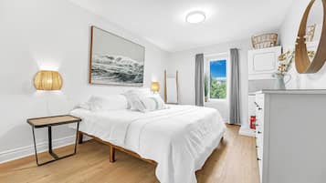 Desk, iron/ironing board, WiFi, bed sheets