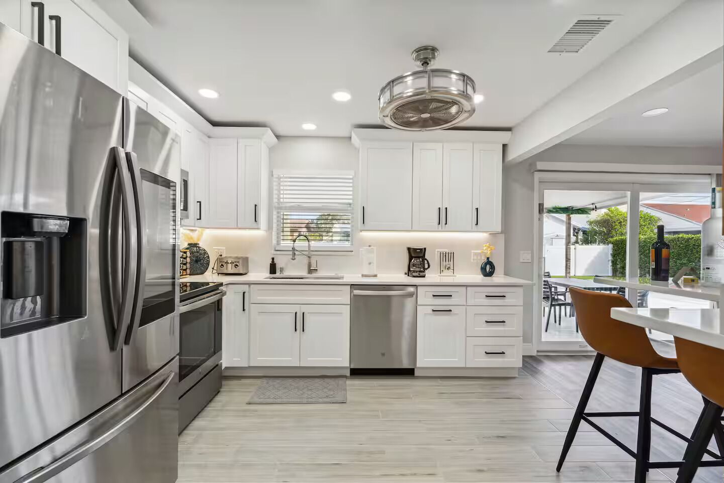 Micro-ondes, four, plaque de cuisson, lave-vaisselle