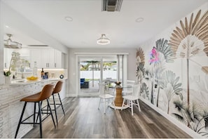Dining - 3BR Dania Beach Escape: Heated Pool, Mini Golf & Tropical Fun for 8! (Dania Beach)