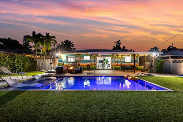Pool - 3BR Dania Beach Escape: Heated Pool, Mini Golf & Tropical Fun for 8! (Dania Beach)