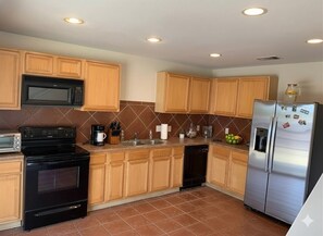 Microondas, horno, parrilla de estufa y lavavajillas 