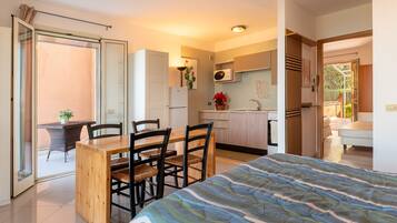 1 bedroom, desk, iron/ironing board, WiFi