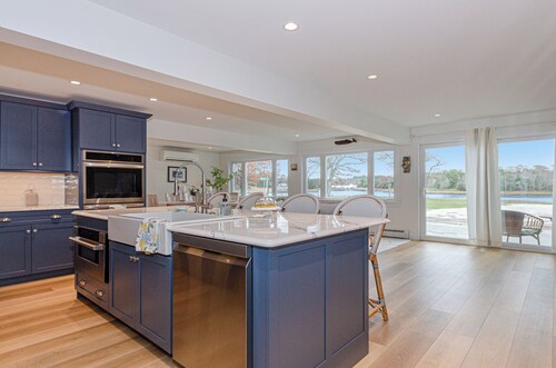 Coastal Retreat at Lemon Tree Cottage