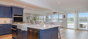 Coastal Retreat at Lemon Tree Cottage