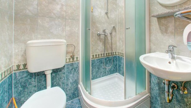 Shower dan handuk