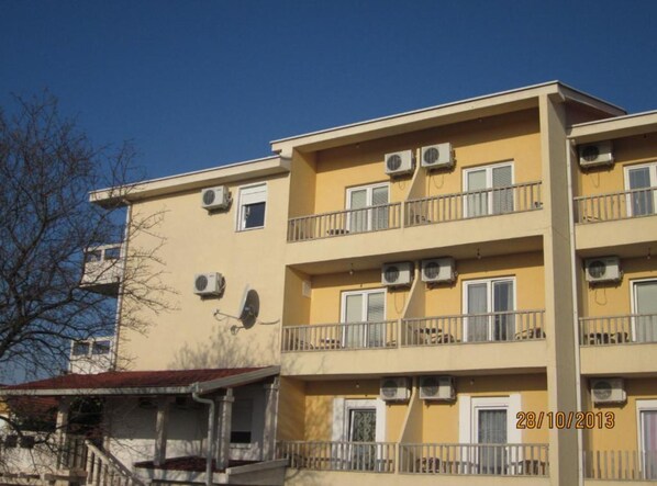 المنشأة من الخارج