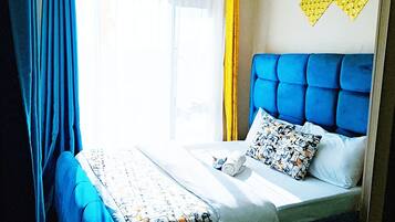 Iron/ironing board, WiFi, bed sheets
