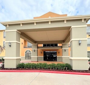 Exterior - Modern suites designed with your comfort in mind, free breackfast. (Houston)