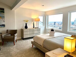 3 bedrooms, iron/ironing board, WiFi, bed sheets - Cliffside Luxury with Spectacular City Views (Pittsburgh)