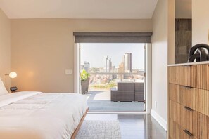 3 bedrooms, iron/ironing board, WiFi, bed sheets - Luxury Mountainside with Spectacular Views (Pittsburgh)