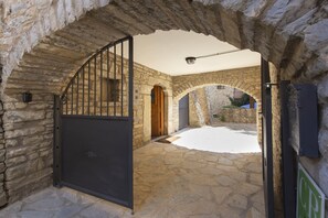 Exterior detail - El Mirador House in Jaca (Araguas Del Solano)
