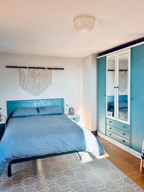 5 habitaciones, escritorio, tabla de planchar con plancha y wifi gratis 