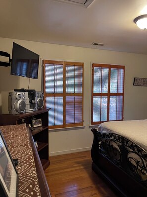 Silitysrauta/-lauta, Wi-Fi, vuodevaatteet