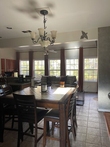 Spacious 4-bedroom house with AC in lovely Richmond. Non smoking in house.