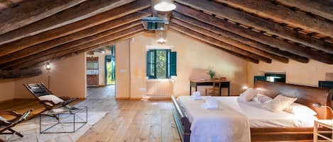 Iron/ironing board, internet, bed sheets