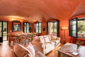 Interior - Villa Sant Climent - Seven Bedroom Villa, Sleeps 14 (Forallac)