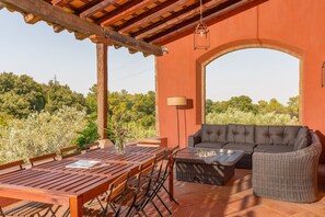 Outdoor dining - Villa Sant Climent - Seven Bedroom Villa, Sleeps 14 (Forallac)