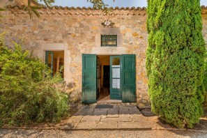 Exterior detail - Villa Sant Climent - Seven Bedroom Villa, Sleeps 14 (Forallac)