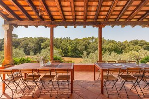 Outdoor dining - Villa Sant Climent - Seven Bedroom Villa, Sleeps 14 (Forallac)