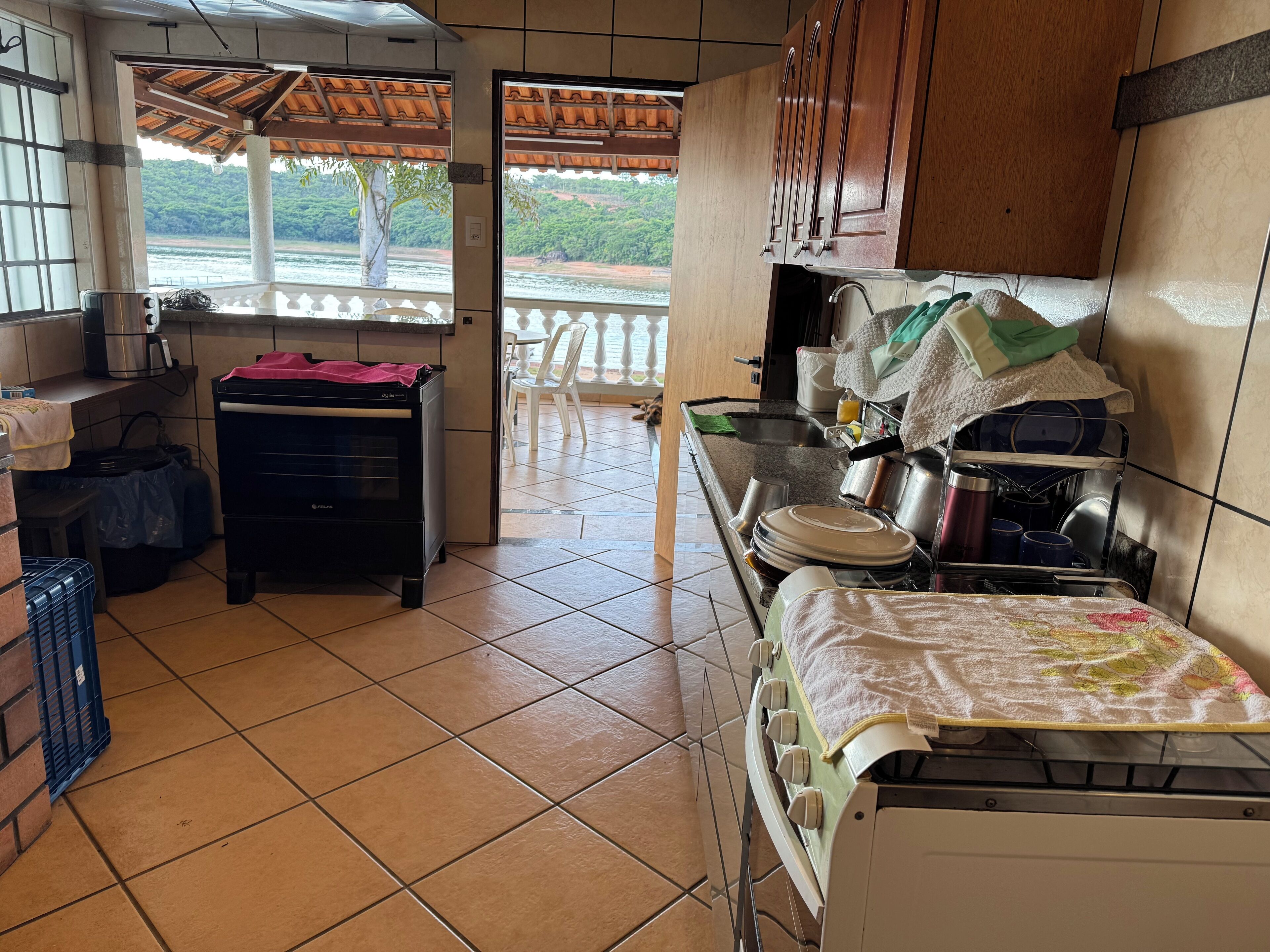 Microondas, horno, placa de cocina