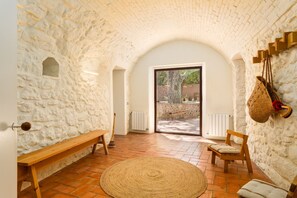 Interior - Villa Rodonell - Six Bedroom Villa, Sleeps 16 (Corçà)