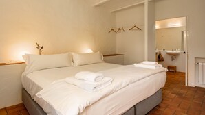 6 habitaciones, tabla de planchar con plancha y ropa de cama 