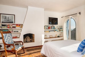 4 bedrooms, iron/ironing board, WiFi, bed sheets - Casa Ses Vaques - Four Bedroom Villa, Sleeps 7 (Sa Tuna)