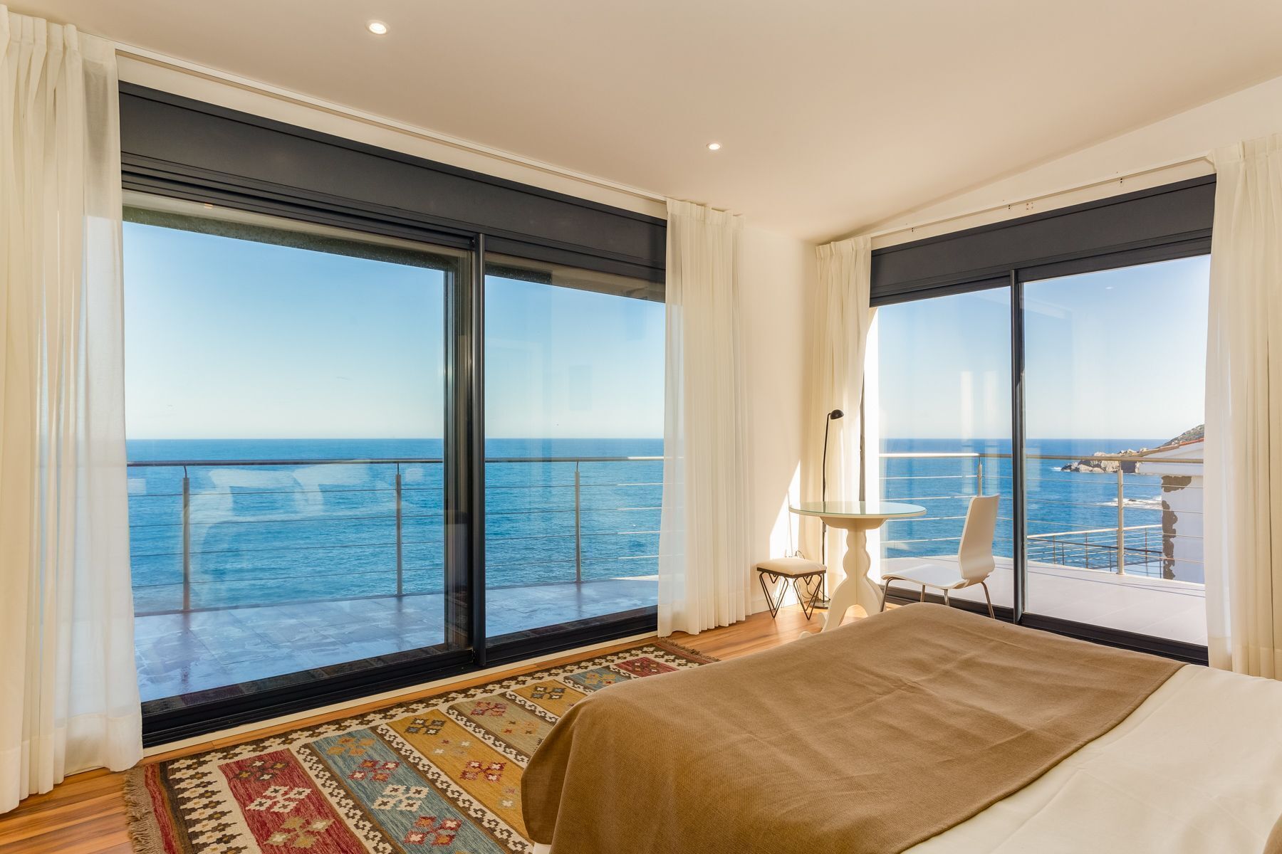 Strykejern/-brett, internettilgang og sengetøy