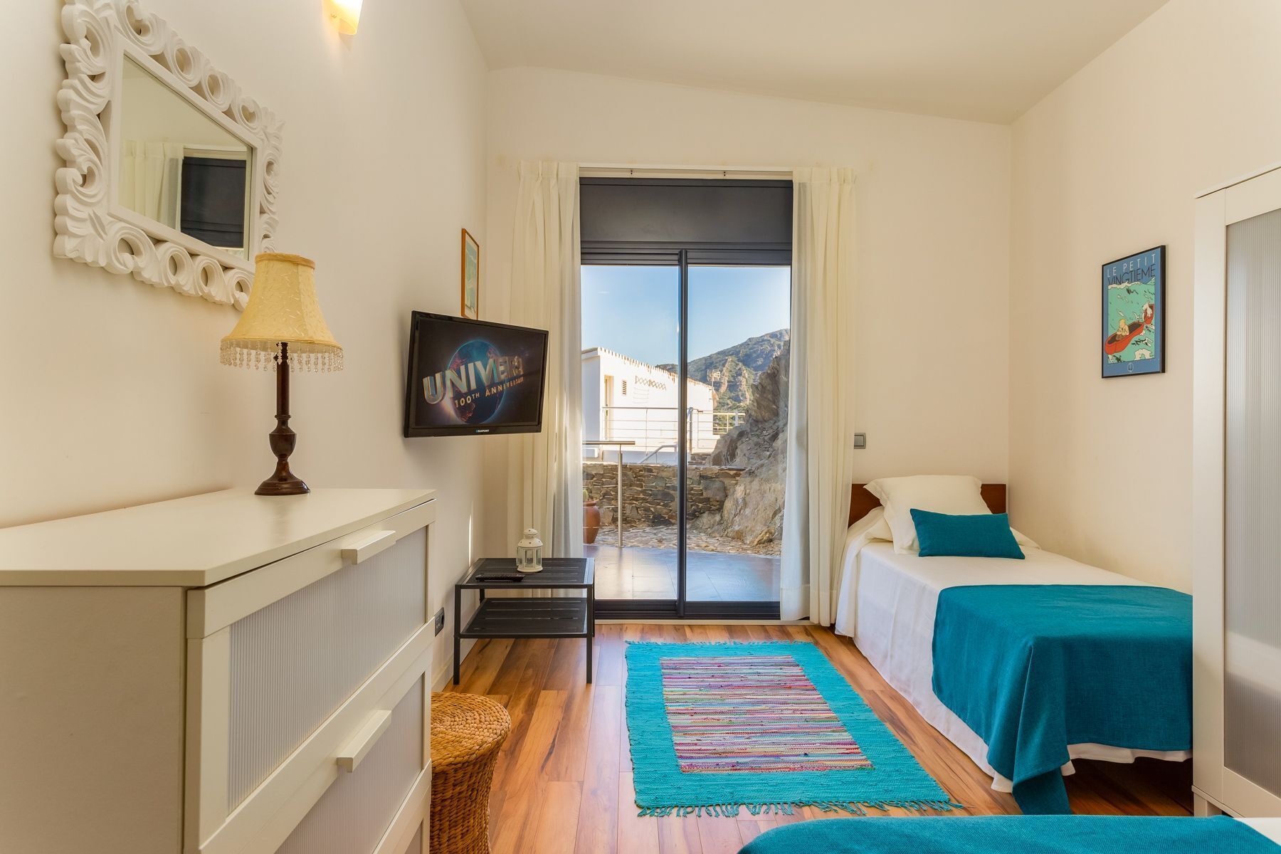 Iron/ironing board, internet, bed sheets