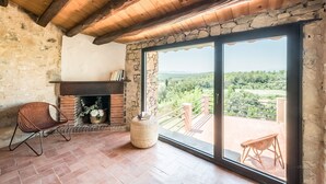 Interior - Villa Sant Pere - Four Bedroom Apartment, Sleeps 8 (Vilopriu)