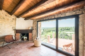 Interior - Villa Sant Pere - Four Bedroom Apartment, Sleeps 8 (Vilopriu)