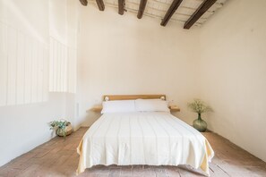 4 bedrooms, iron/ironing board, Internet, bed sheets - Villa Sant Pere - Four Bedroom Apartment, Sleeps 8 (Vilopriu)
